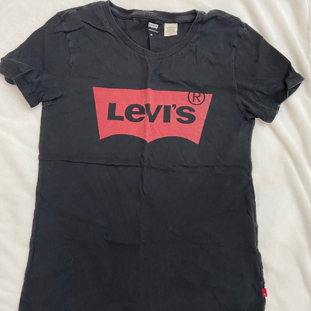 Levi’s tshirt